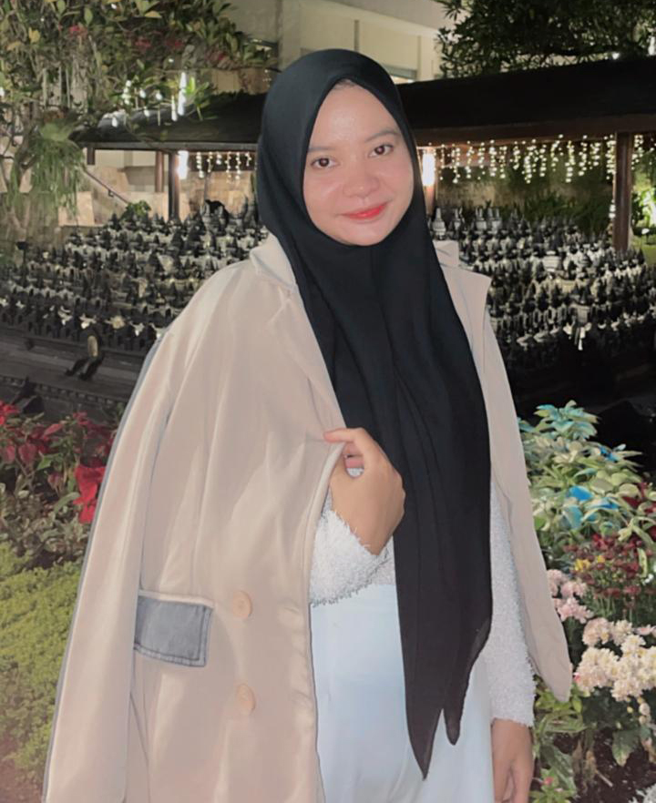 Nabila Hilyatunisa (Co-CEO & Co-Founder)